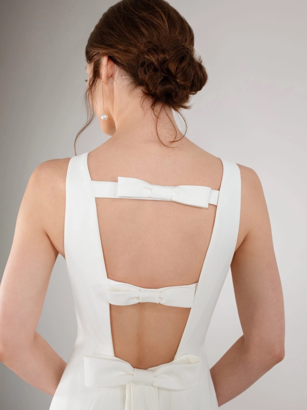 CHIC MODEST COLUMN WEDDING DRESS WITH LOW BACK DETAIL. D3901